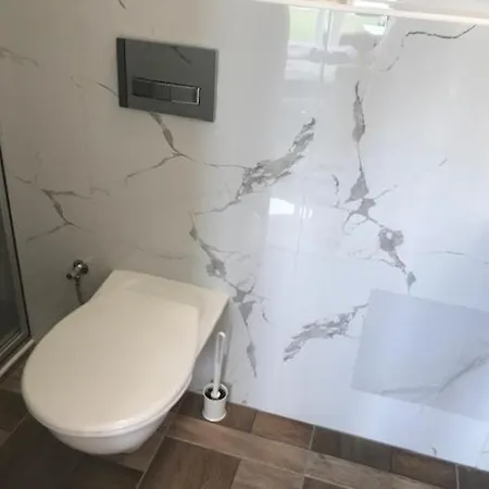 Balatonparti Gyoengyszem * Keszthely