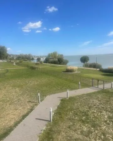 Balatonparti Gyoengyszem Apartment